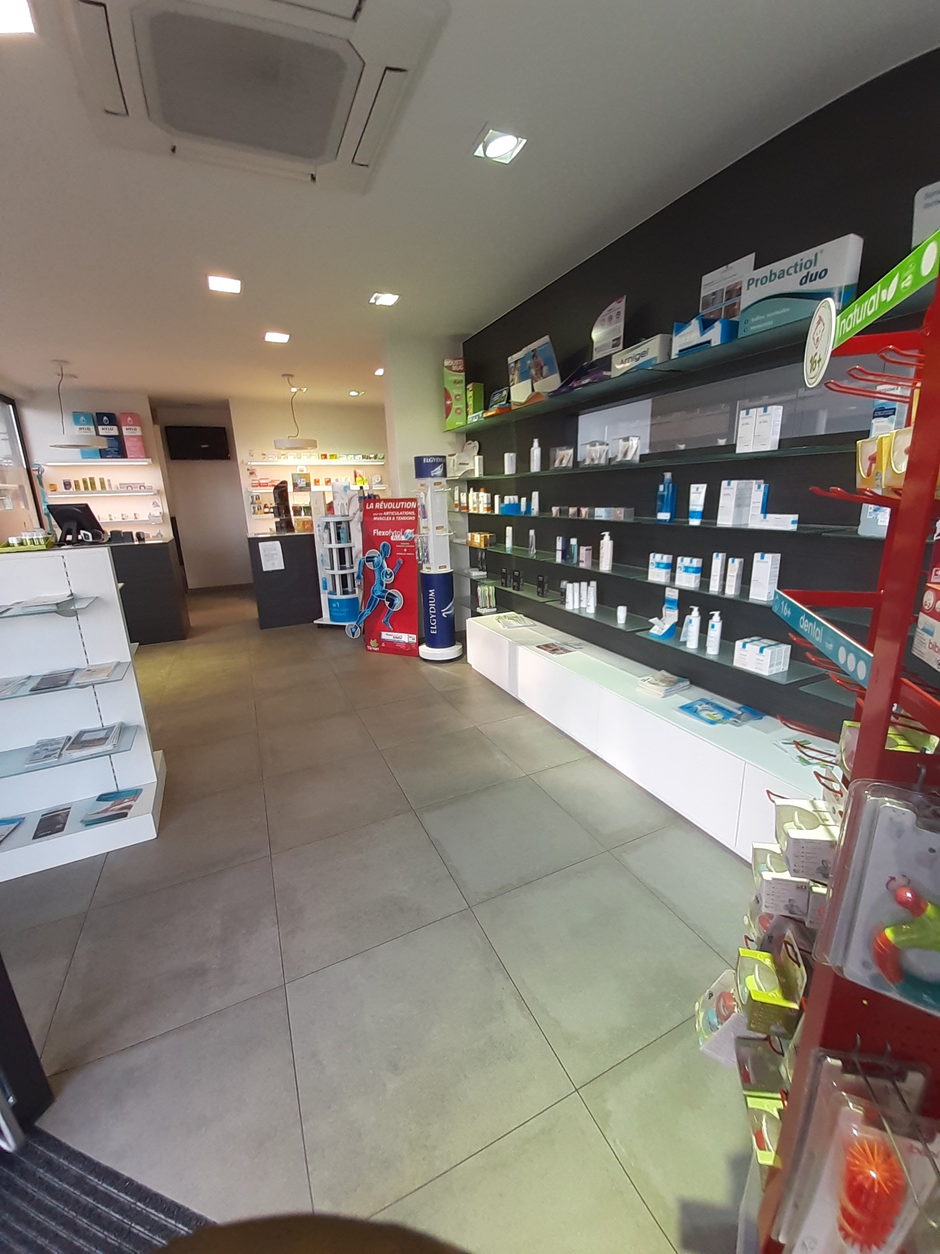 Apotheek/Pharmacie Pharma Force Luik/Liège Apotheek/Pharmacie Pharma Force Luik/Liège gelegen te Luik/Liège.